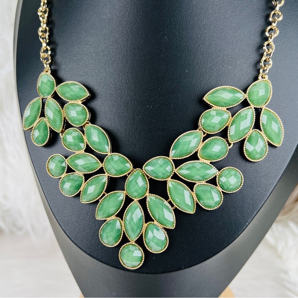 Aged goldtone, green costume statement necklace - Picture 1 of 10